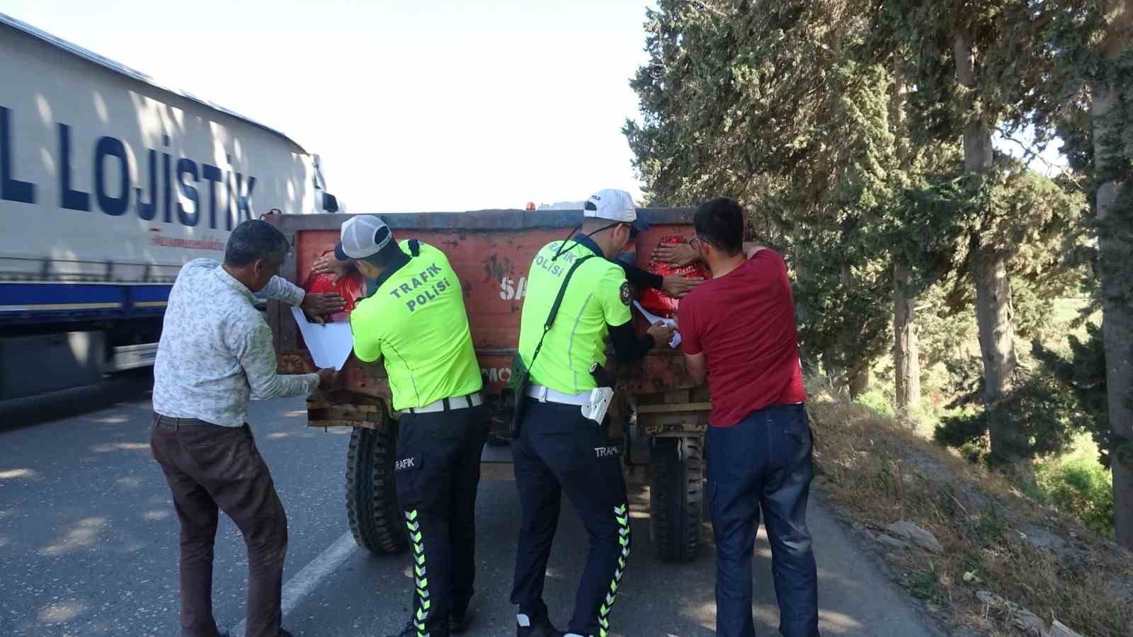 hasat doneminde yasanan kazalarin onune gecmek amaciyla traktorlerdeki reflektorler kontrol edildi 1 HkmPkYeM