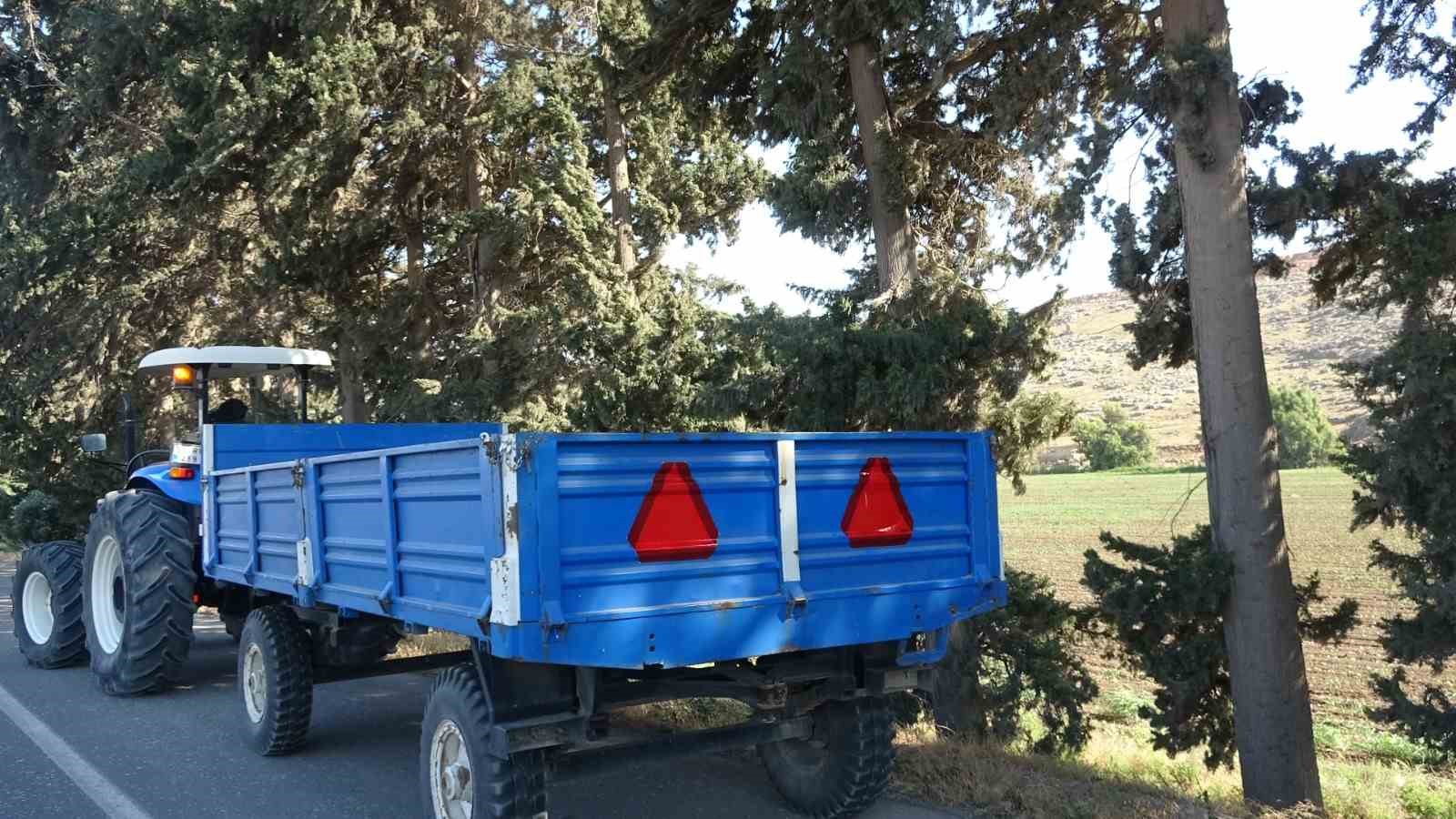 hasat doneminde yasanan kazalarin onune gecmek amaciyla traktorlerdeki reflektorler kontrol edildi 2 L1LUZVHk