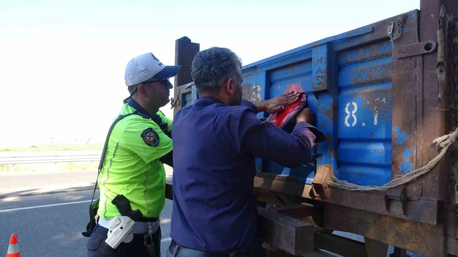 hasat doneminde yasanan kazalarin onune gecmek amaciyla traktorlerdeki reflektorler kontrol edildi 6 ZCejFM3O