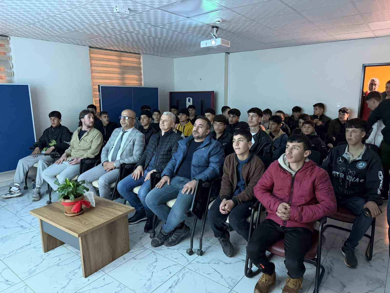 Hasköy Gençlik Merkezi’nde milli maç heyecanı 7 haskoy genclik merkezinde milli mac heyecani 3 FVITfWaX