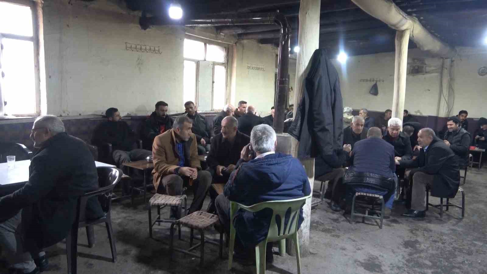haskoyde 40 yillik cay evi kagit oyunu yok satranc var 1