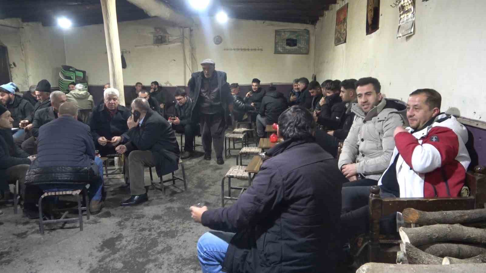 haskoyde 40 yillik cay evi kagit oyunu yok satranc var 2 OHzFrWtF