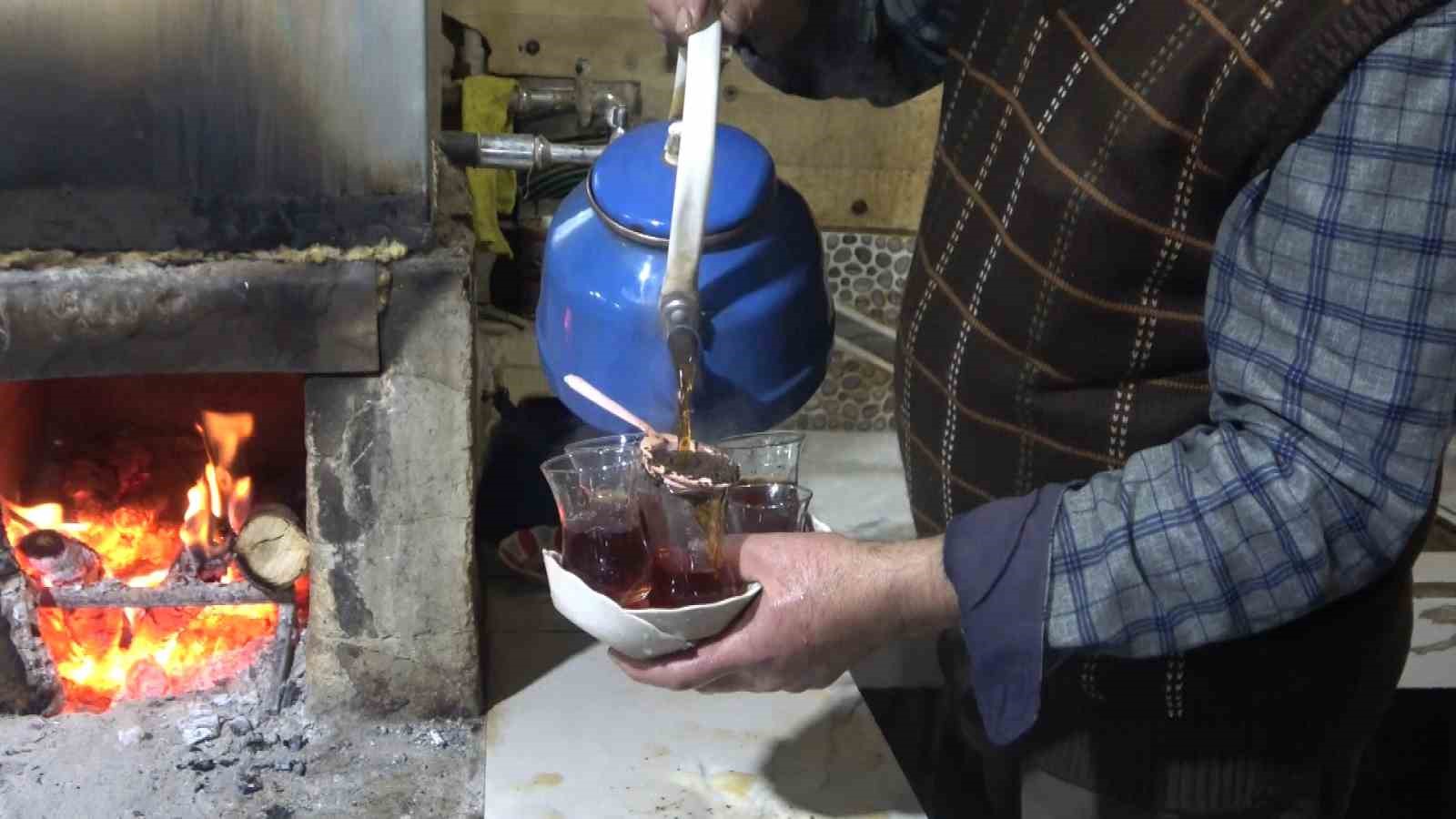 haskoyde 40 yillik cay evi kagit oyunu yok satranc var 7 YaWFFSKe
