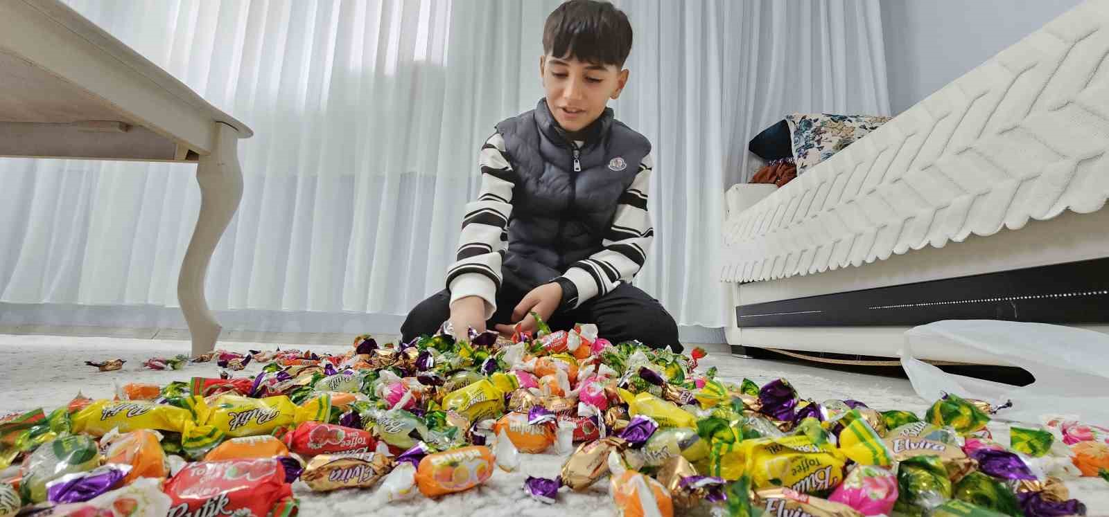 haskoyde bayram gelenegi suruyor cocuklar kapi kapi seker topladi 5 vbQfQmAy