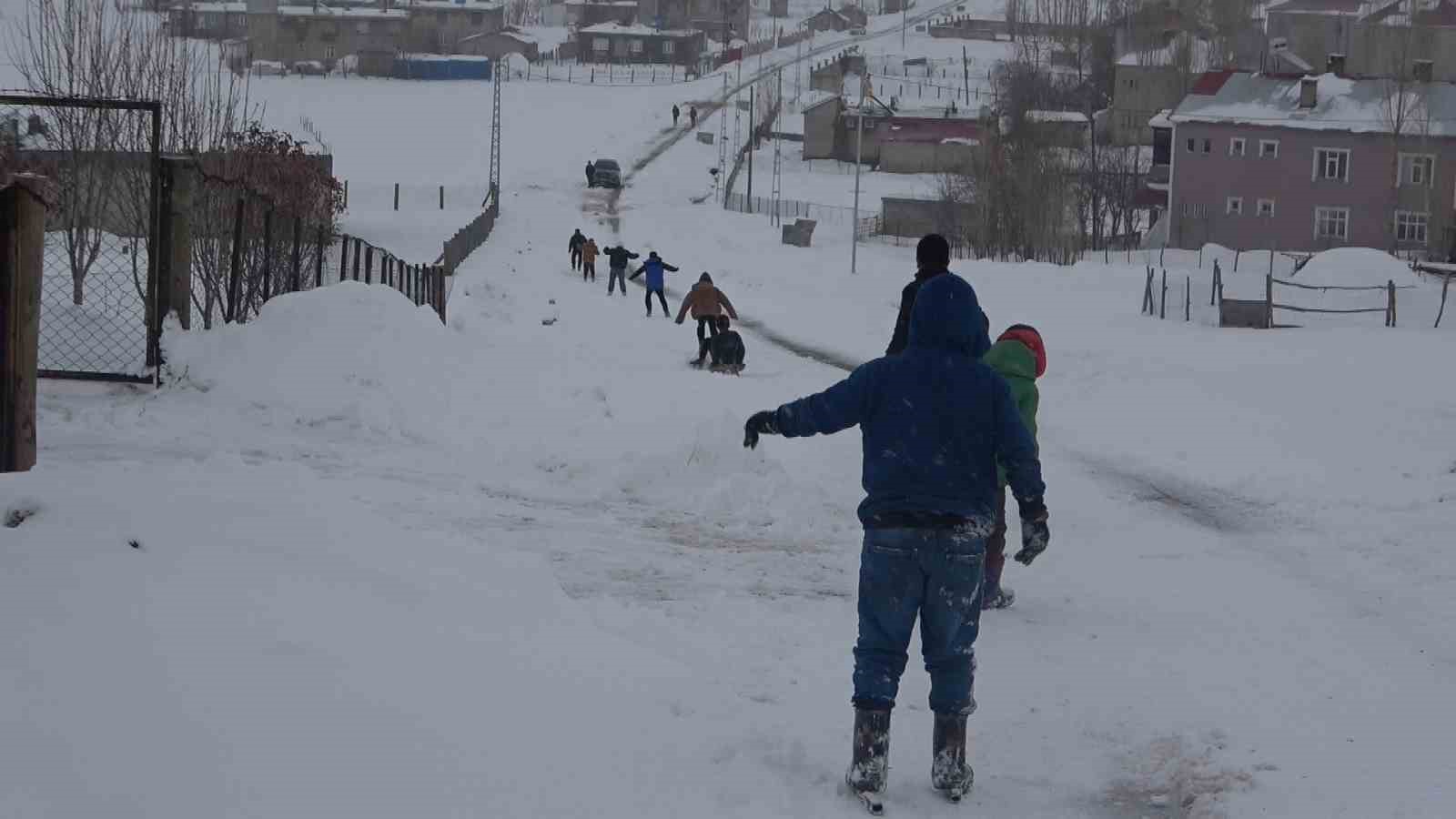 haskoyde cocuklar karin keyfini kayarak cikardi 4 V7CqstQP