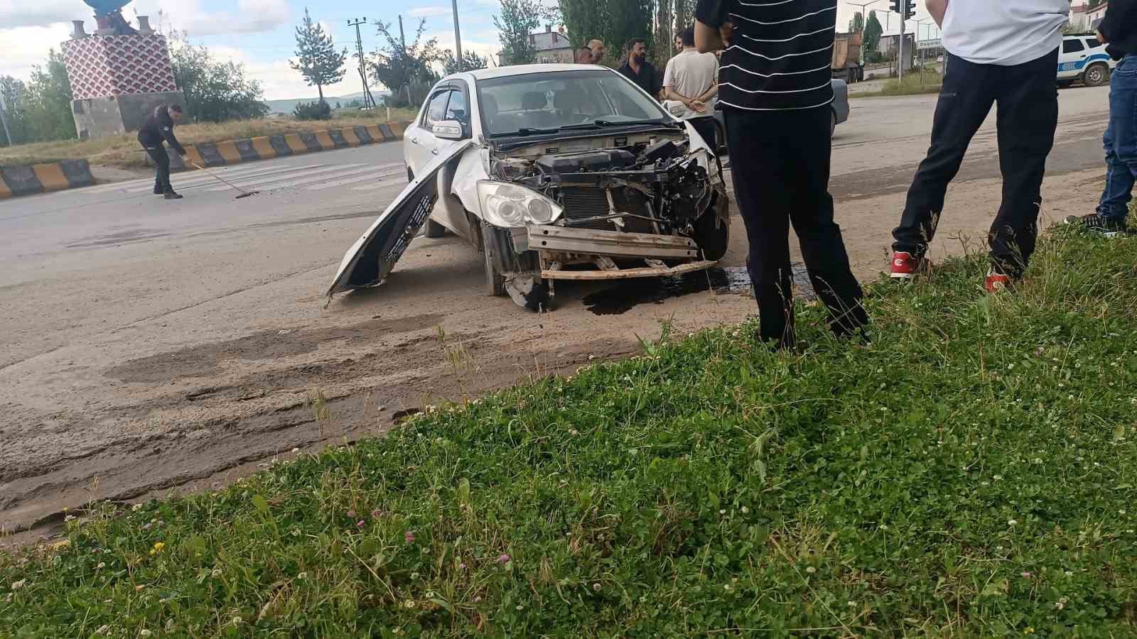 haskoyde hafriyat kamyonu ile otomobil carpisti 1 yarali 2