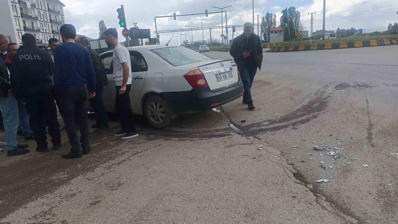 haskoyde hafriyat kamyonu ile otomobil carpisti 1 yarali 4 JATvCf8i