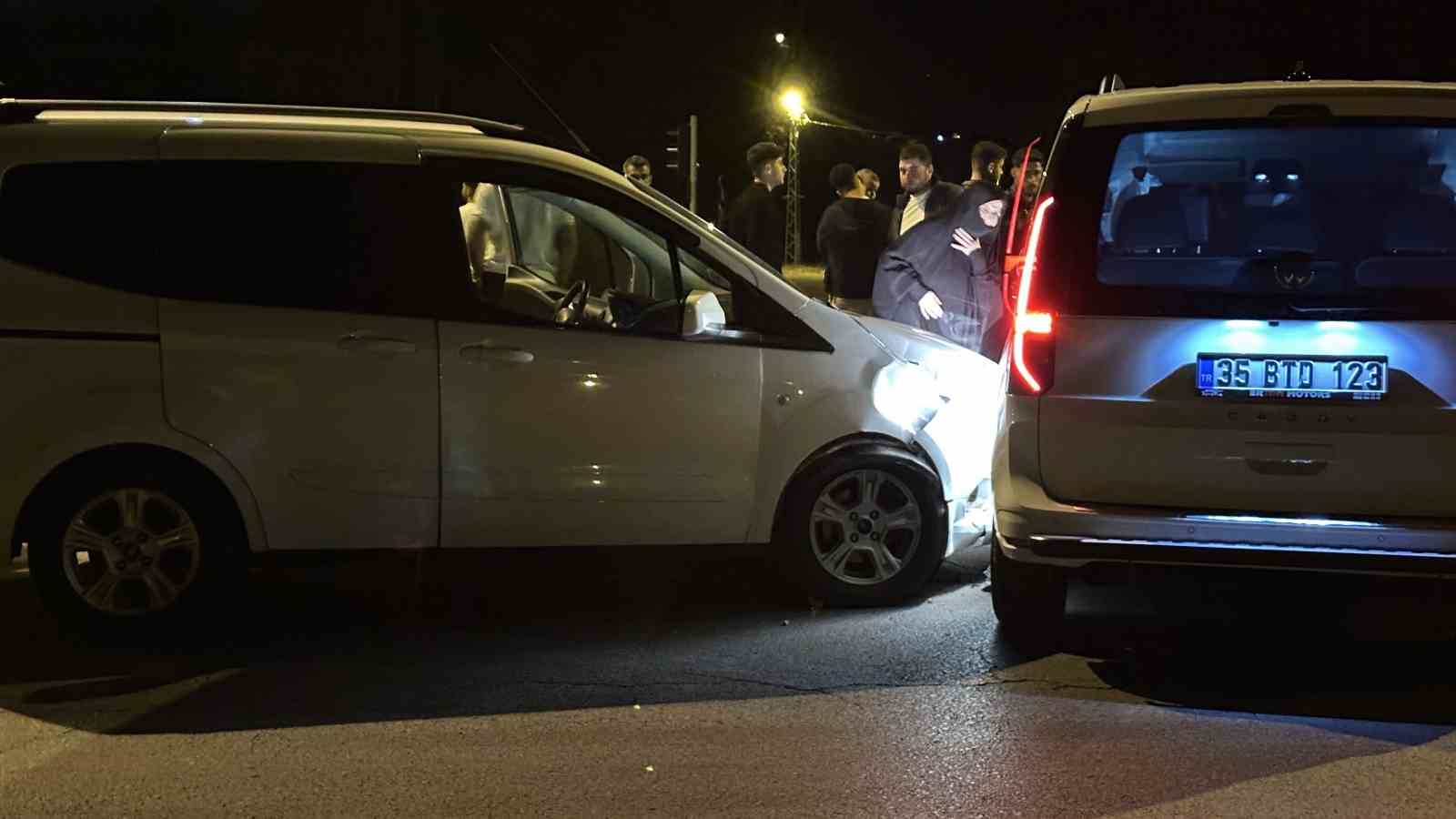 haskoyde iki otomobil carpisti yaralanan olmadi 2 TGdDyBDk