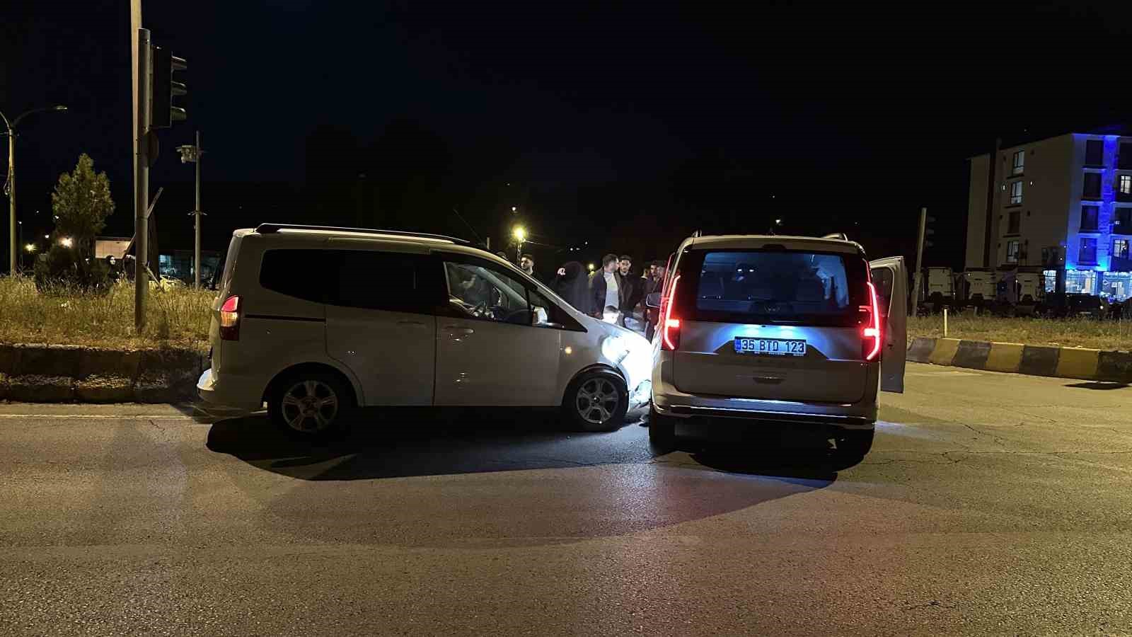 haskoyde iki otomobil carpisti yaralanan olmadi 3 Vplhgz7g