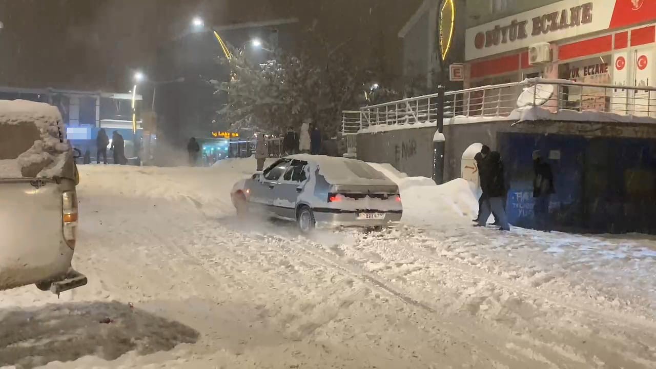 haskoyde karda kayan araclar kameraya yansidi 1 1pCQJzTk