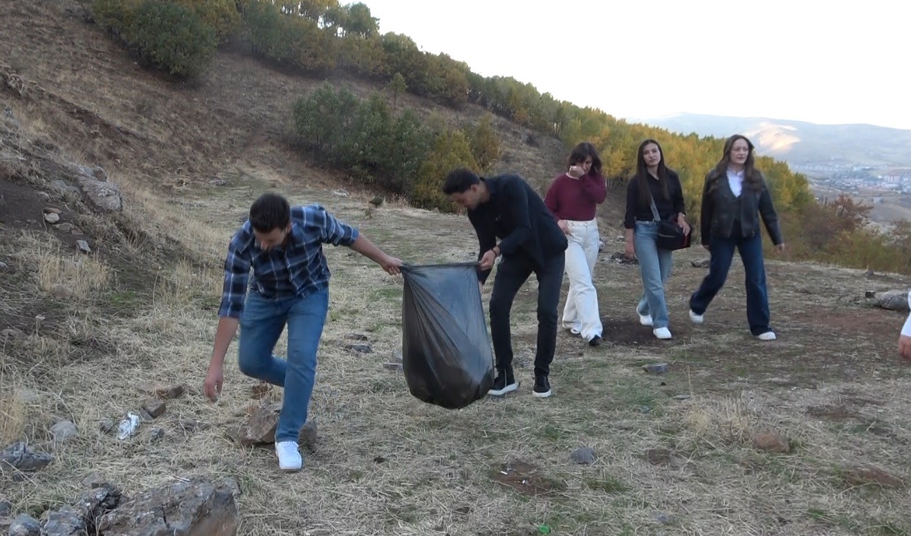 Haspet Kalesi’nde sanat ve duyarlılık buluştu 6 haspet kalesinde sanat ve duyarlilik bulustu 2 mkNMLCDE