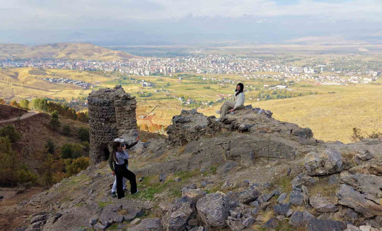 Haspet Kalesi’nde sanat ve duyarlılık buluştu 12 haspet kalesinde sanat ve duyarlilik bulustu 8 Gm2Tn6vF