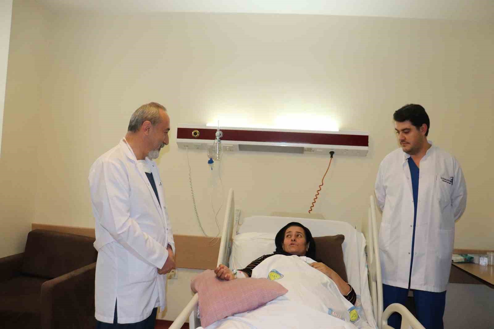 hasta kadinin karnindan 15 kilo tumor cikarildi 1 rn6XrzcJ