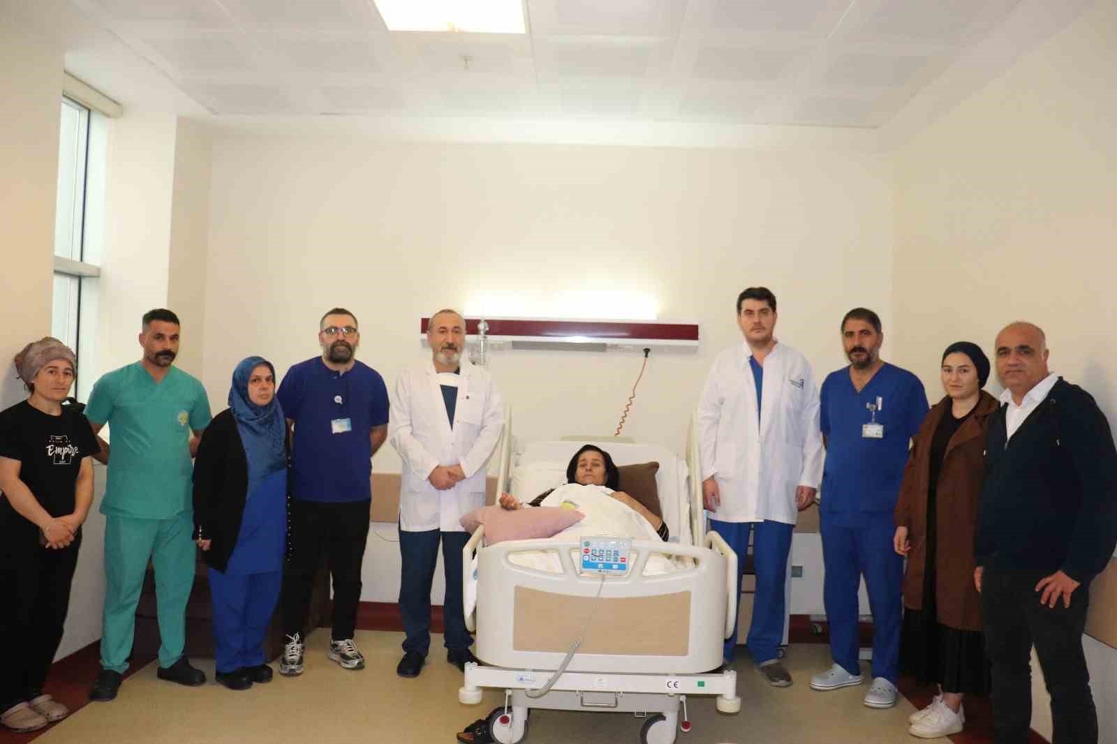 hasta kadinin karnindan 15 kilo tumor cikarildi 3 j7YYRBWC
