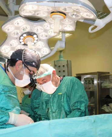 hasta-kadinin-karnindan-15-kilo-tumor-cikarildi-BjLrsKEU.jpg