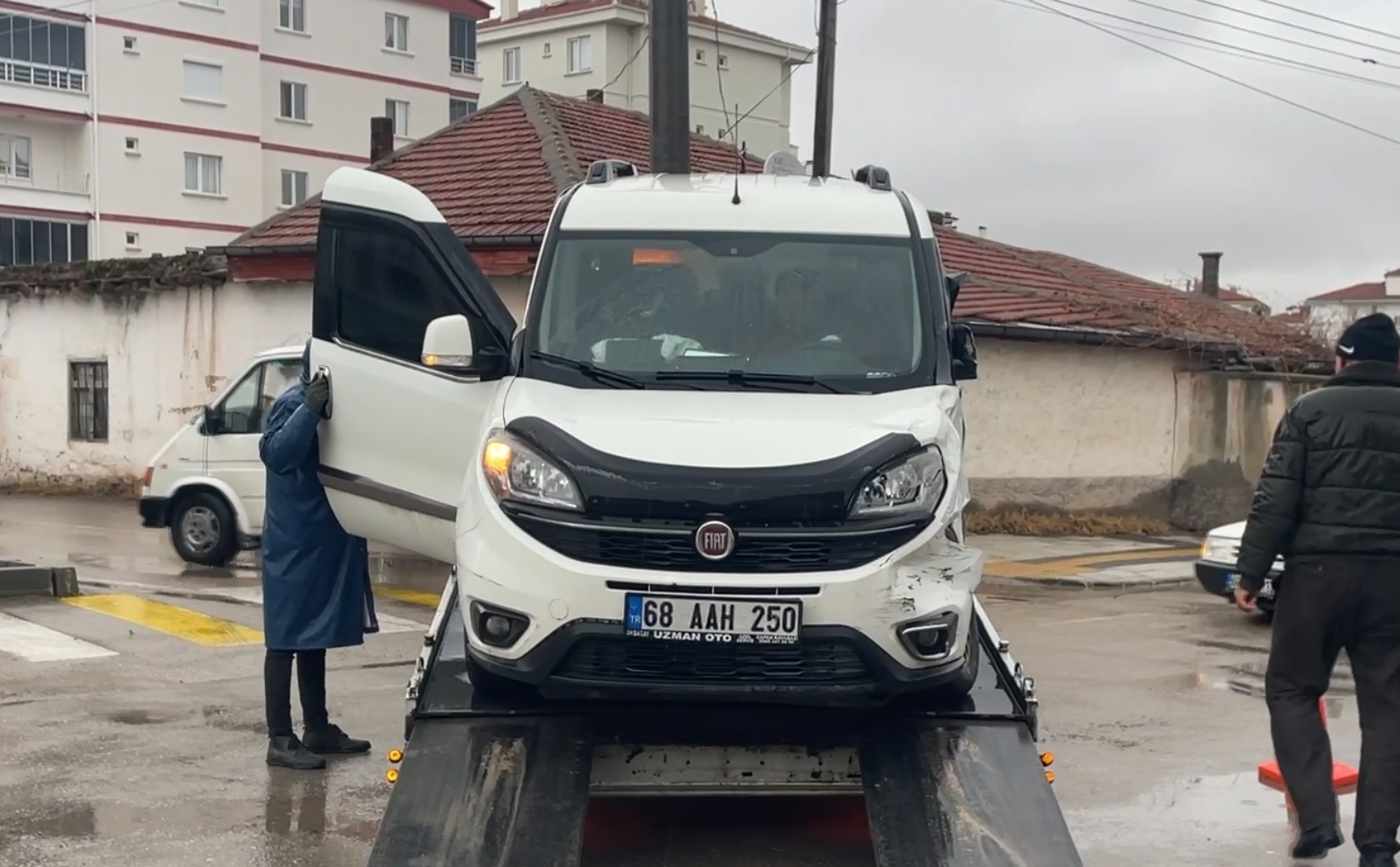 hasta tasiyan ambulansla hafif ticari arac carpisti 8 yarali 3 ALFWQuyB