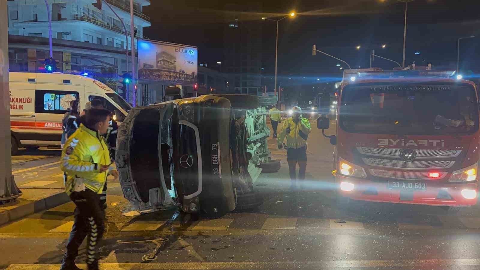 hasta tasiyan ambulansla otomobil carpisti 4 yarali 1 QcsY5hkZ