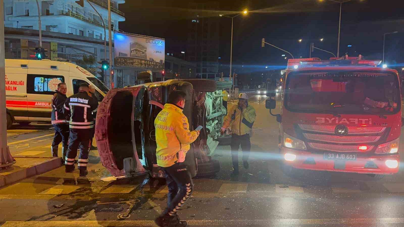hasta tasiyan ambulansla otomobil carpisti 4 yarali 3 UZCyQTLE