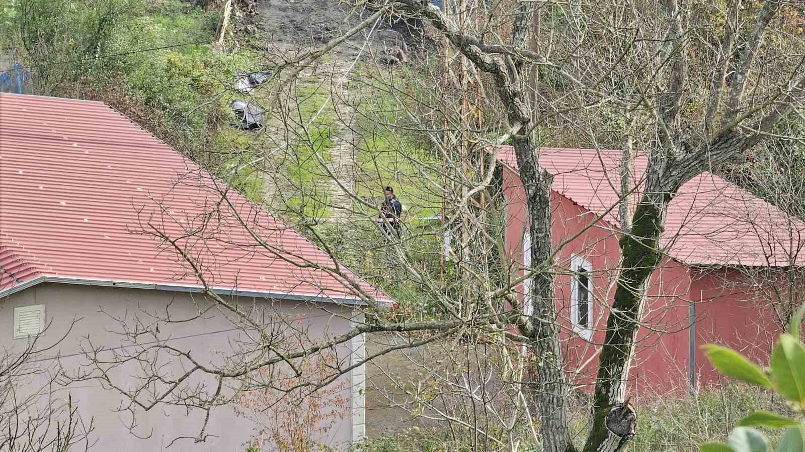 hasta ziyaretinden donerken annesiyle kursunlarin hedefi oldu 2