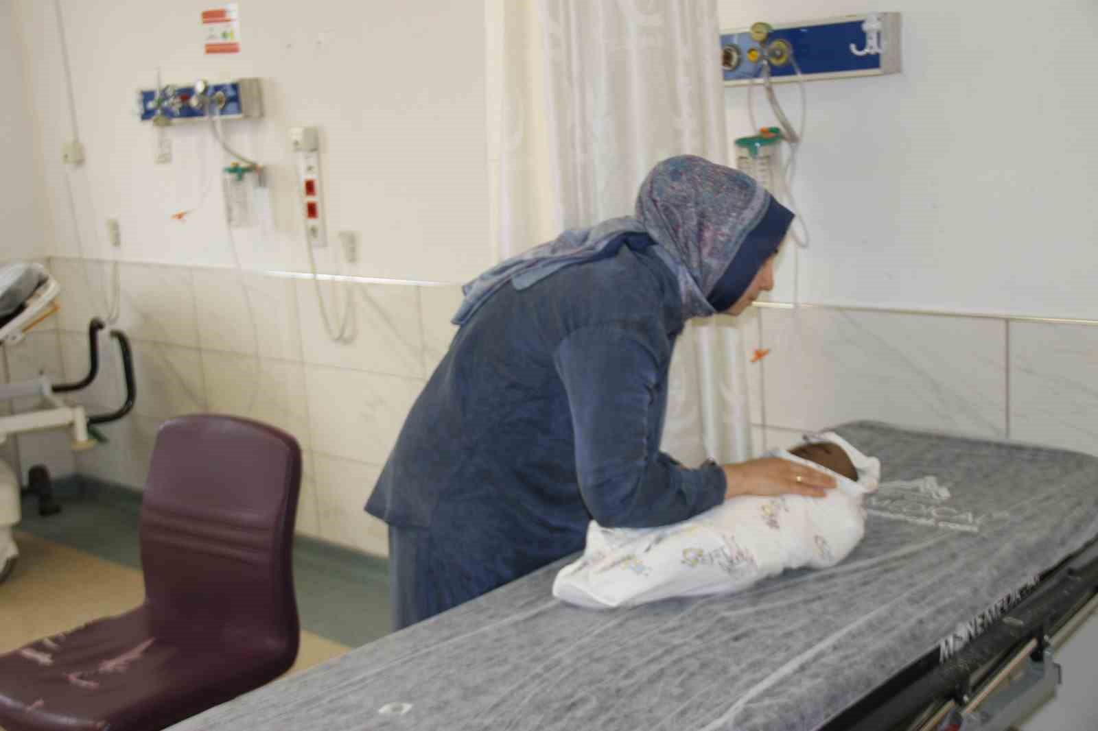hastane acilindeki tatbikat gercegini aratmadi hasta ve yakinlari usta oyunculara tas cikardi 11 mwhqkcCh