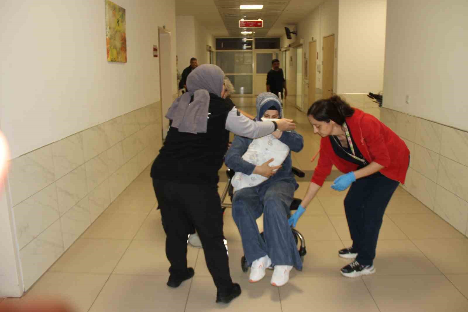 hastane acilindeki tatbikat gercegini aratmadi hasta ve yakinlari usta oyunculara tas cikardi 5 kKzVYkGZ