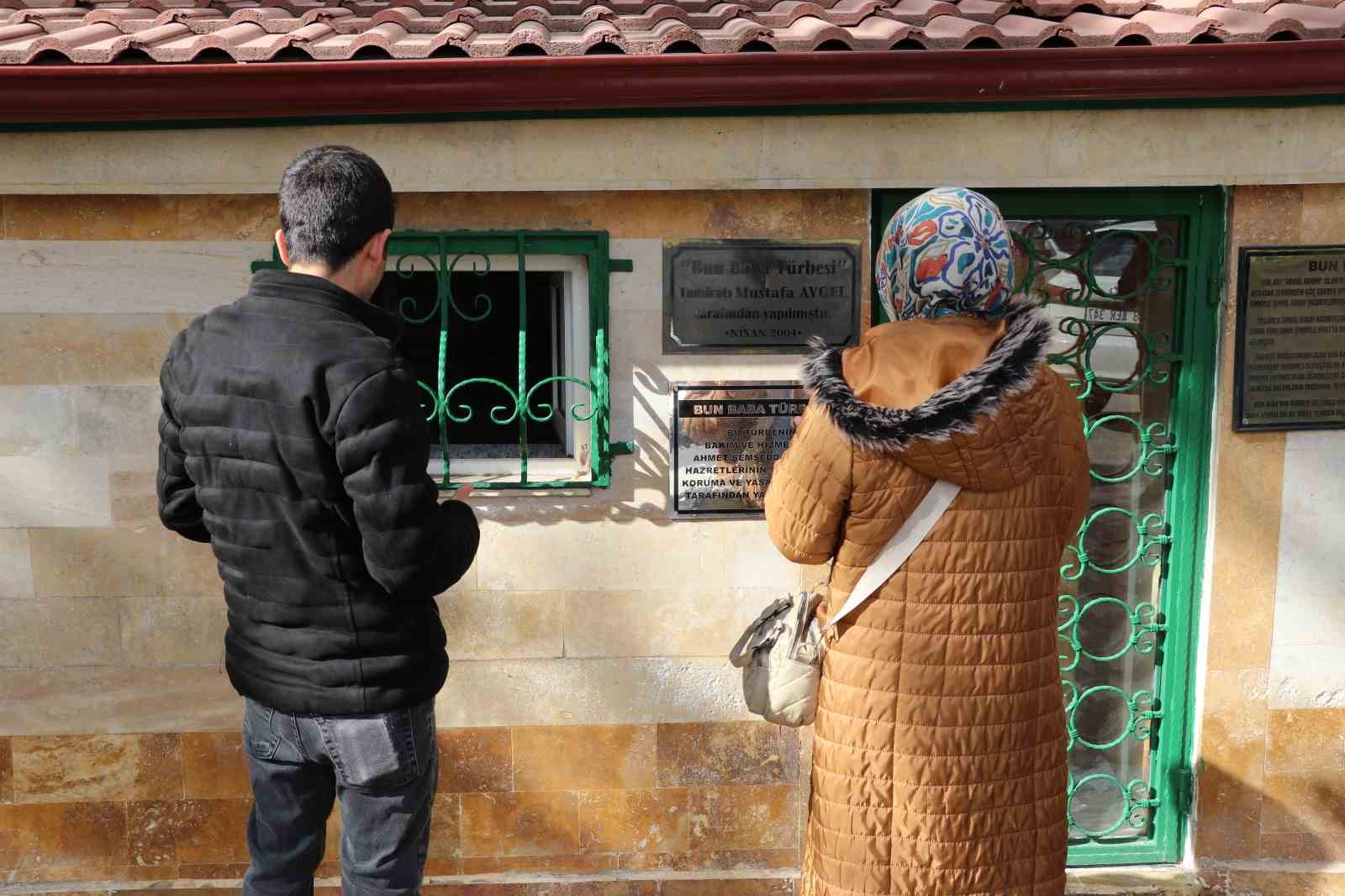 hastane bahcesinde turbe rivayetleriyle dikkat cekiyor 5 XdFSWtPV