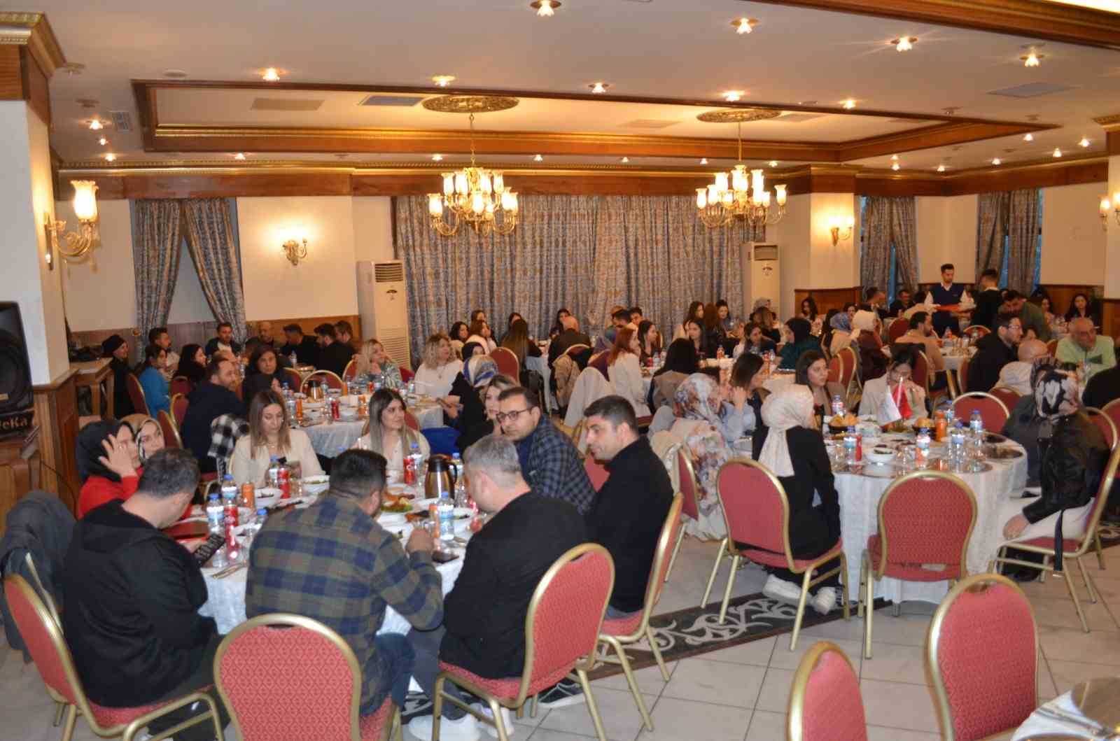 hastane calisanlari iftar sofrasinda bulustu 1 33FvvybZ