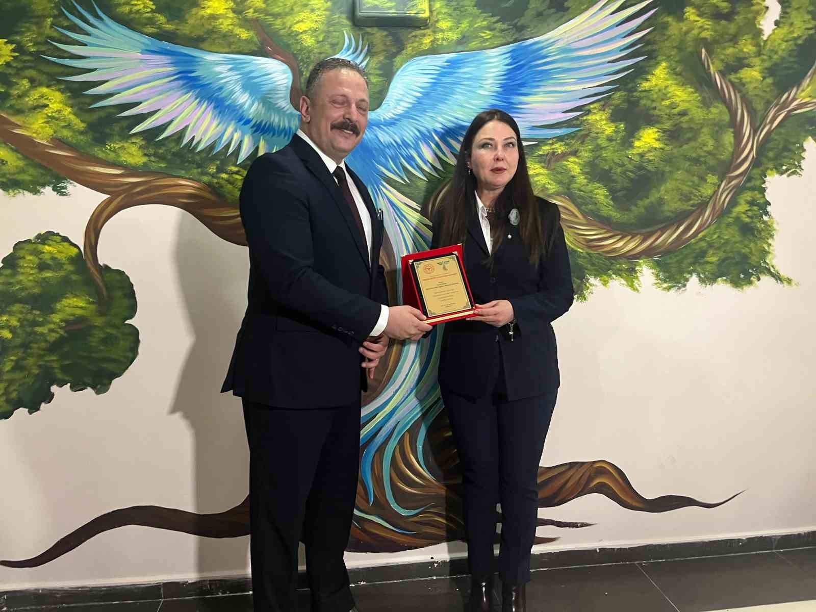 Hastane duvarları ‘İyileştiren Koridorlar’la hayat buldu 10 hastane duvarlari iyilestiren koridorlarla hayat buldu 6 6u3zyVbJ