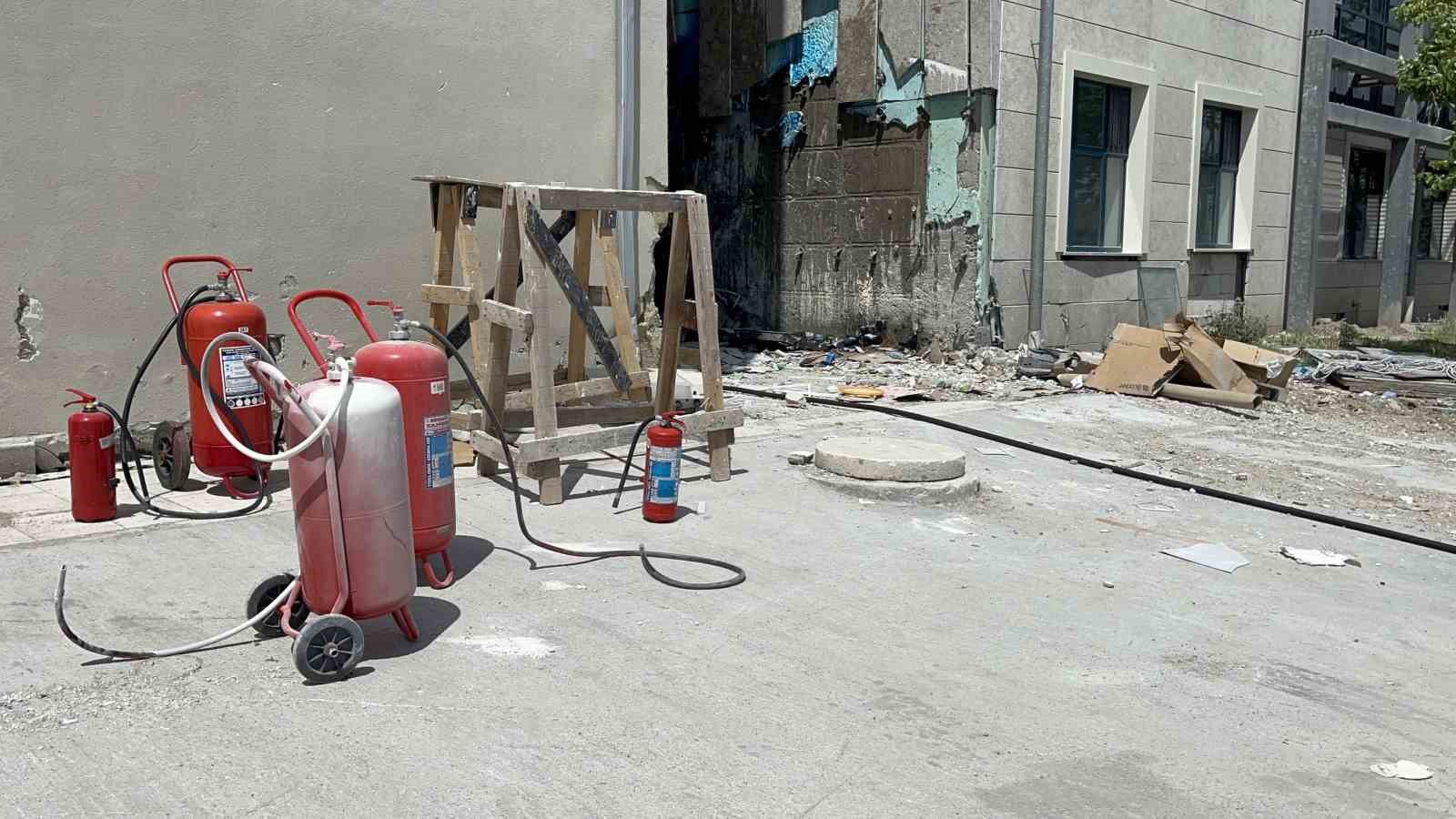 hastane insaatinda ki yangini guvenlik gorevlileri engelledi 3 dsCciwh2