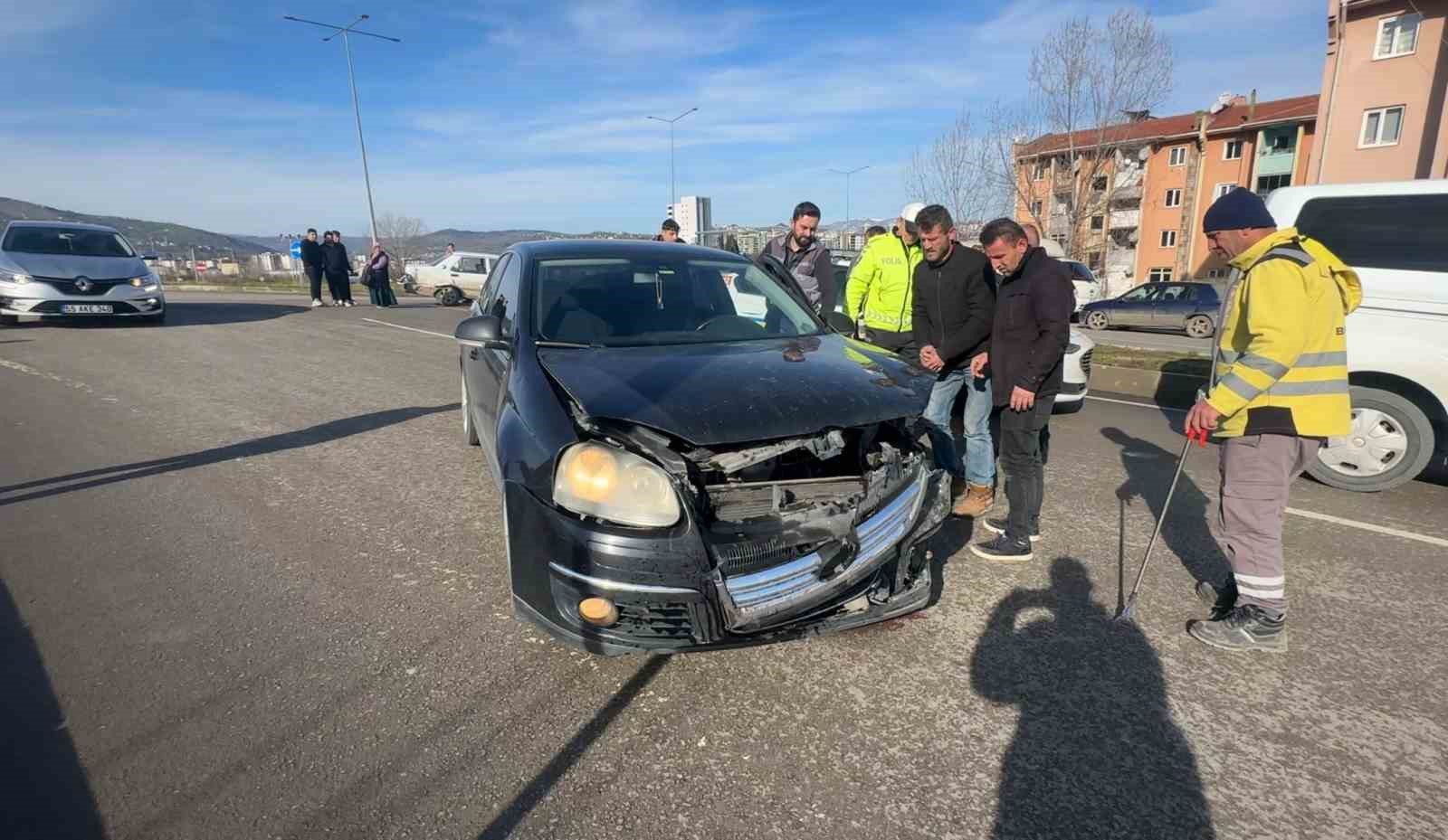 hastane kavsaginda yine kaza tofas kagit gibi katlandi 1