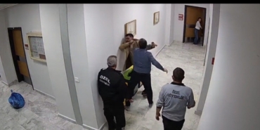 hastane-mudurunun-darbettigi-personel-konustu-sA9sF2jj.jpg