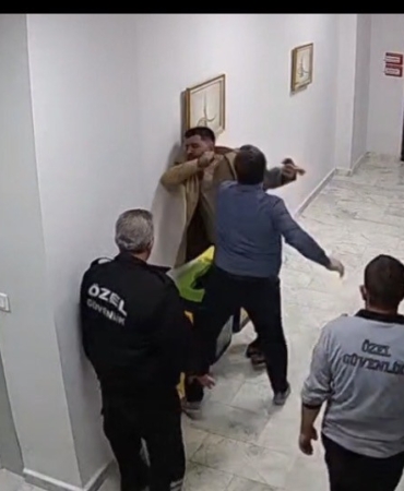 hastane-mudurunun-darbettigi-personel-konustu-sA9sF2jj.jpg