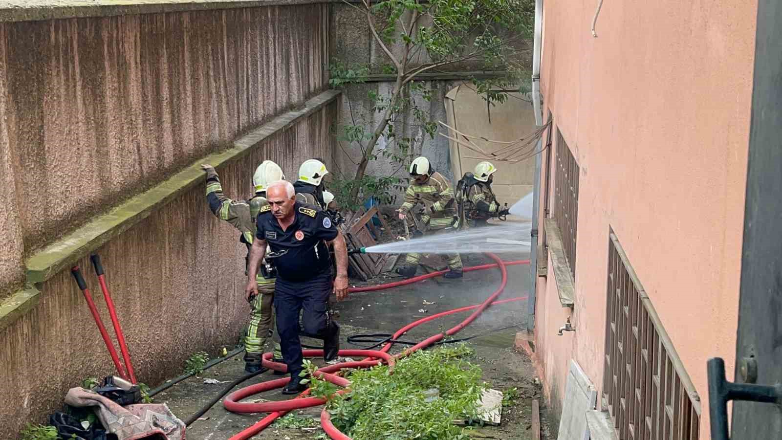 hastane yakininda yangin panigi ekipler seferber oldu 2 tVewIJXF