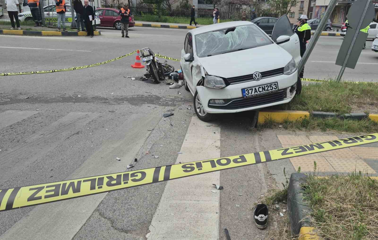 Hastane yolunda feci kaza: 3 yaralı 4 hastane yolunda feci kaza 3 yarali 0 dnchZ2Ek