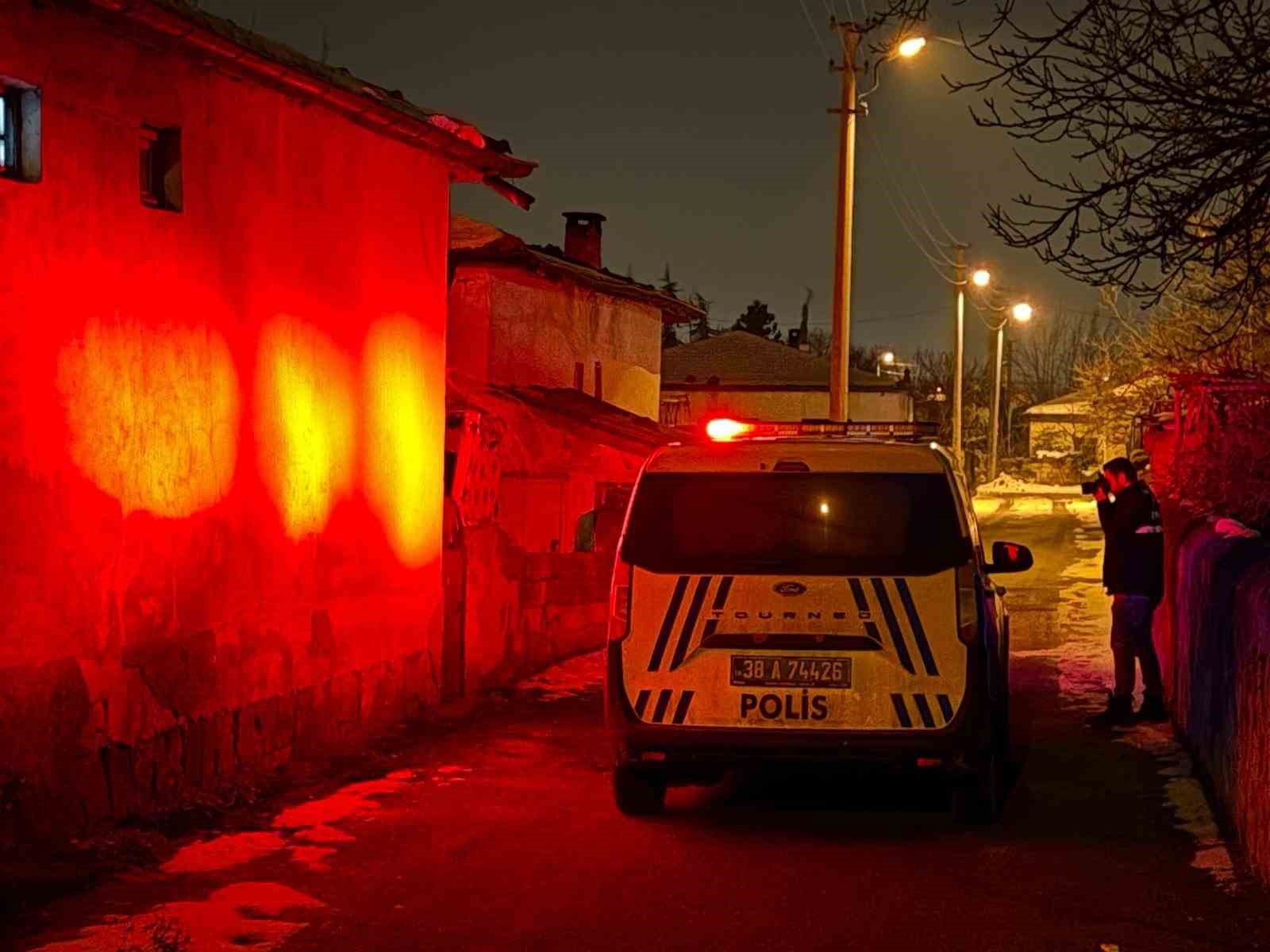 hastanede 2 gunluk bebeklerinin aci haberini aldilar 2 mVtn6naT