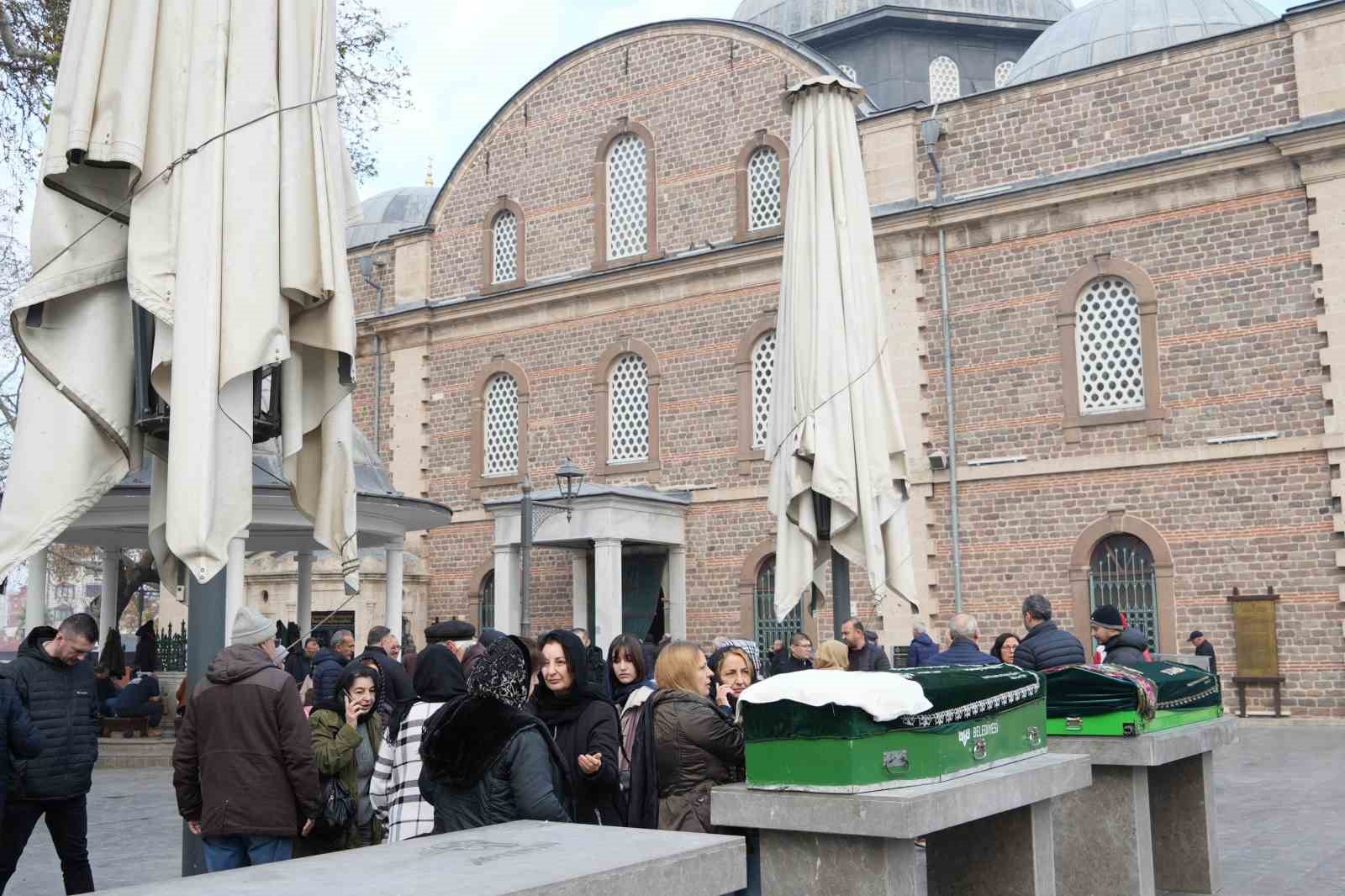 hastanede cenazeler karisti 2 55dqXwZu