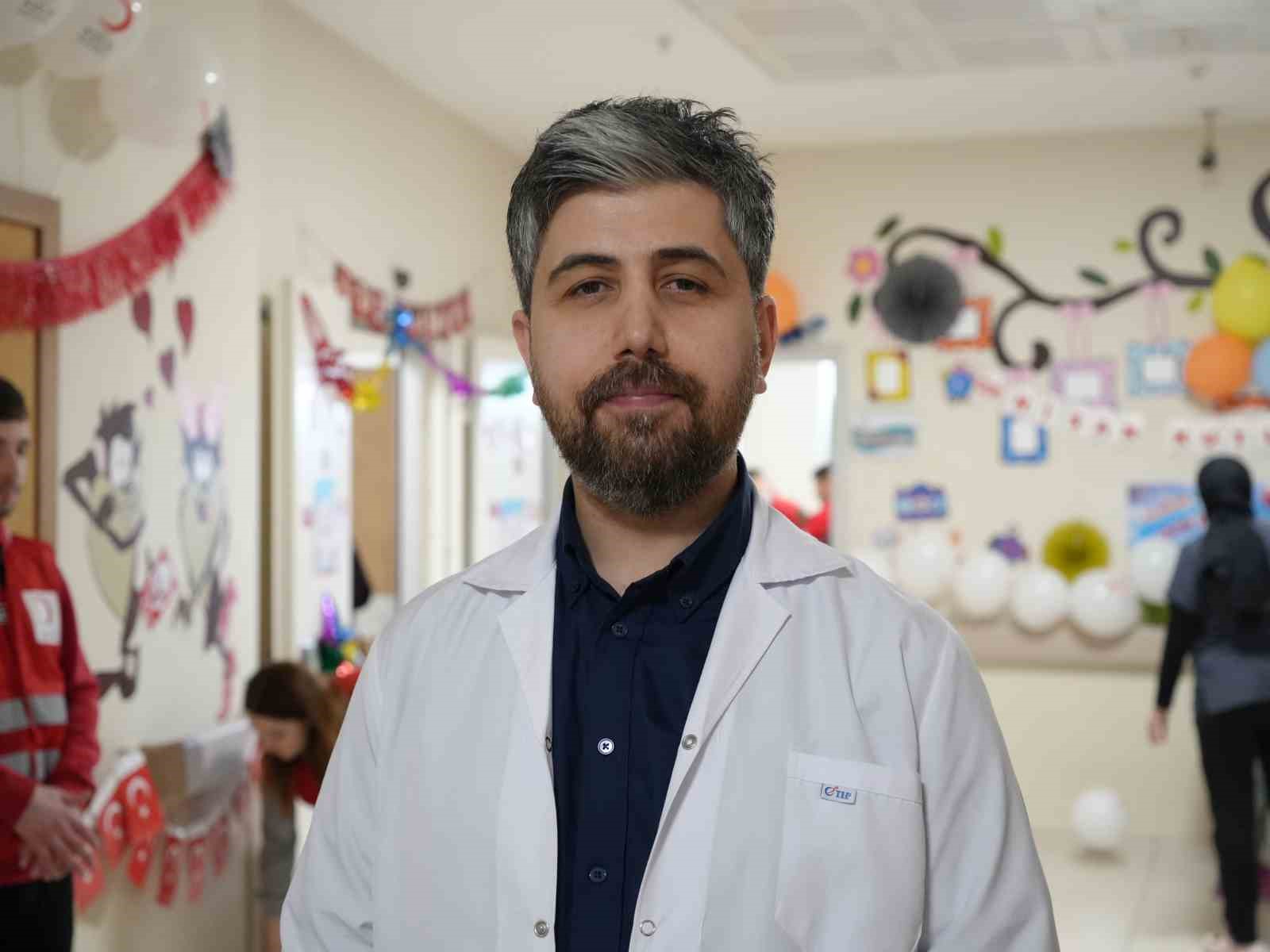 hastanede tedavi goren cocuklara 23 nisan surprizi 11 aHJCU9b3