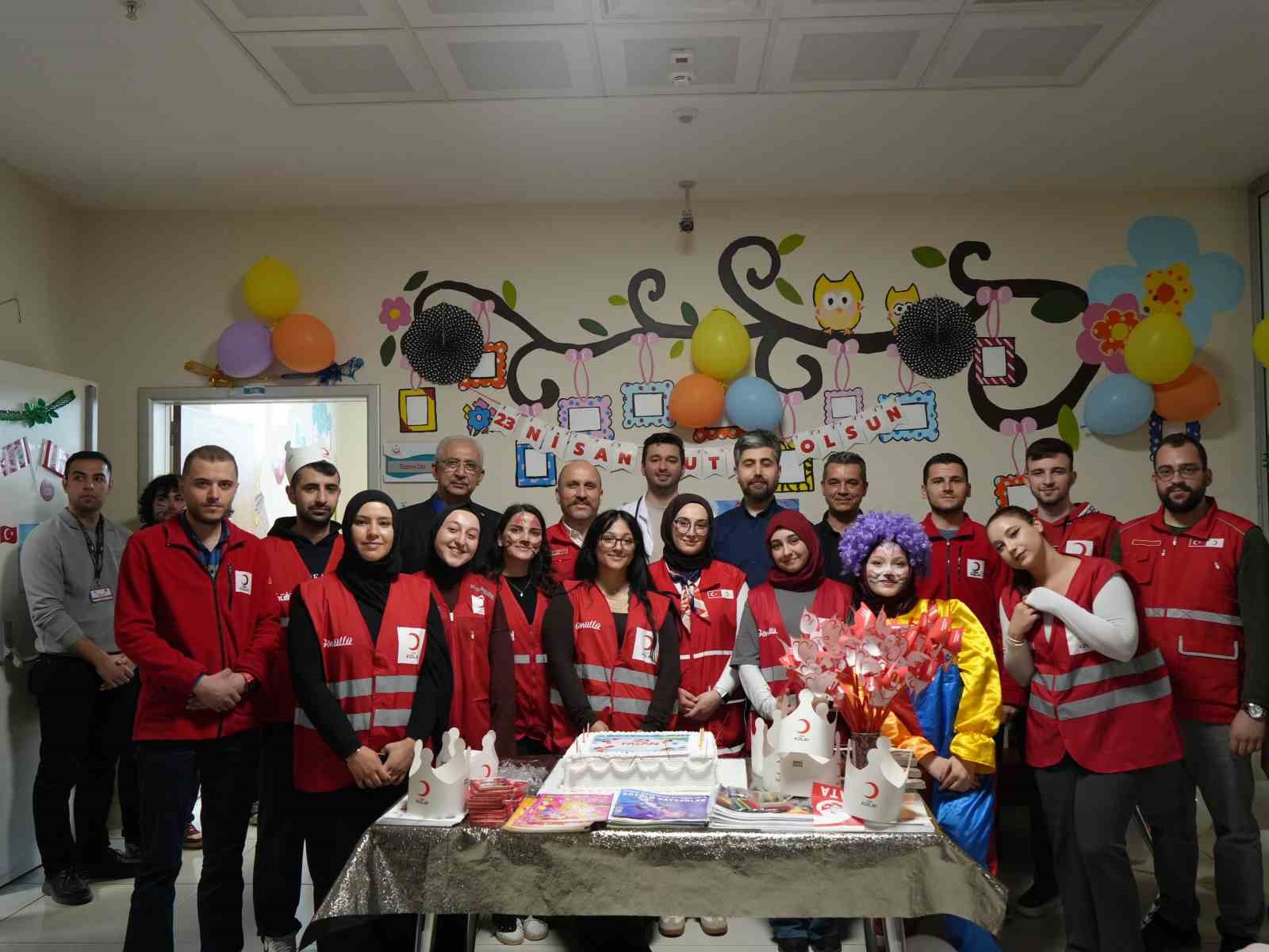 hastanede tedavi goren cocuklara 23 nisan surprizi 8 n7iT7vfv