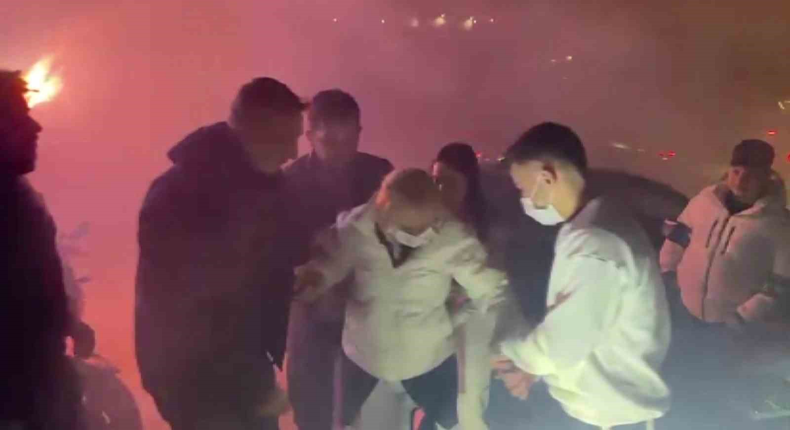 hastanede tedavi goren kanser hastasi kadina arkadaslarindan 8 mart surprizi 0 I1tcKwhR