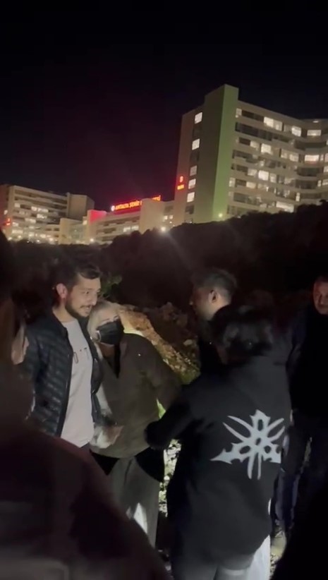 hastanede tedavi goren kanser hastasi kadina arkadaslarindan 8 mart surprizi 7 mJzKBW5K