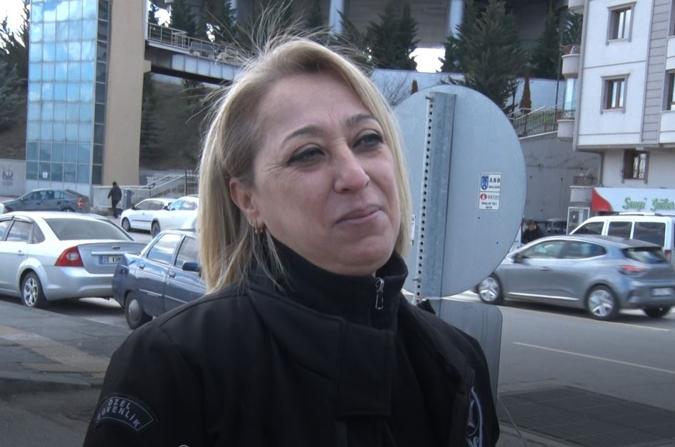 hastanede uyuyan cocugun uzerini orten guvenlik gorevlisi yurekleri isitti 0 InAu9ryU