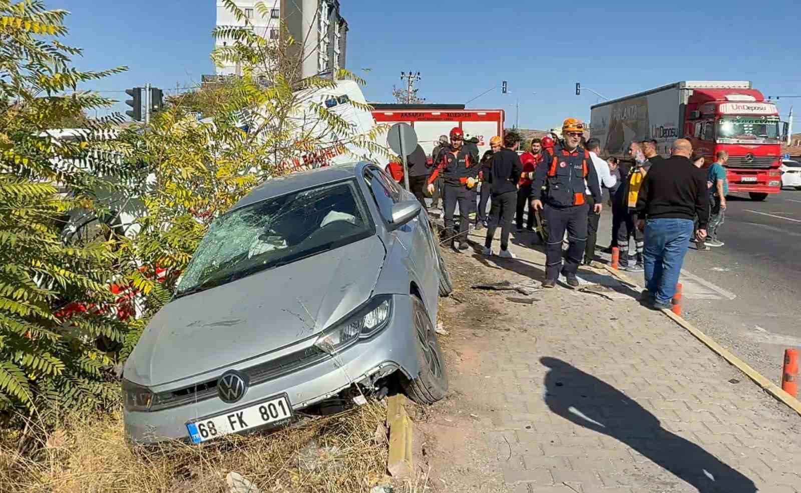 hastaneye giden doktorun araci ile hasta tasiyan ambulans carpisti 1i doktor 7 yarali 1 phZtv5kP