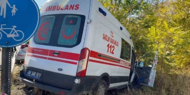 hastaneye-giden-doktorun-araci-ile-hasta-tasiyan-ambulans-carpisti-1i-doktor-7-yarali-9WmzYAOV.jpg