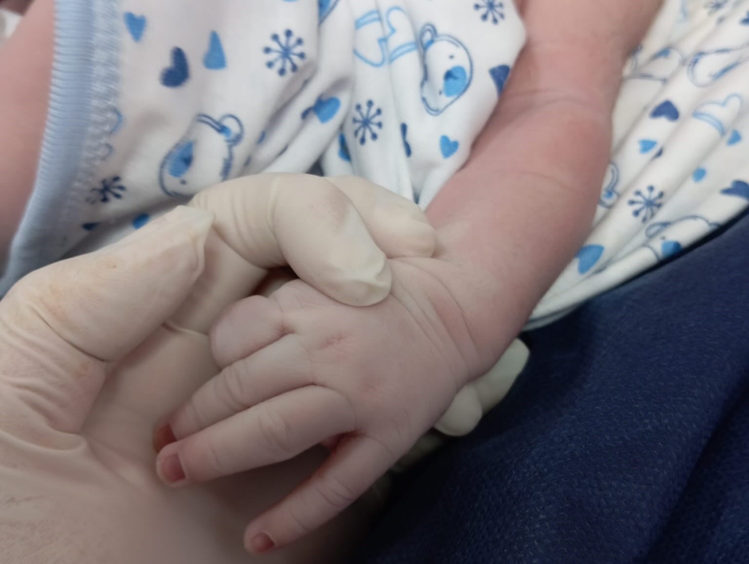 hastaneye sevk edilen hamile kadin ambulansta dogum yapti 0 jZkOFR1z