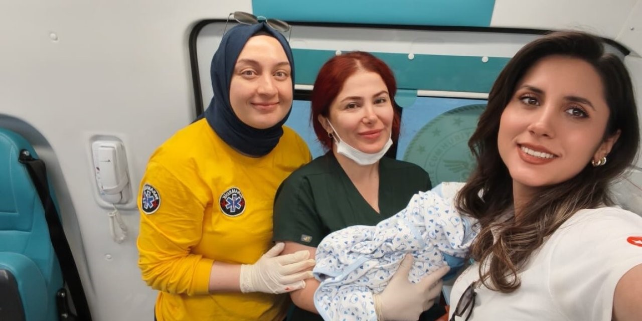 hastaneye sevk edilen hamile kadin ambulansta dogum yapti 1 apPsJvVH