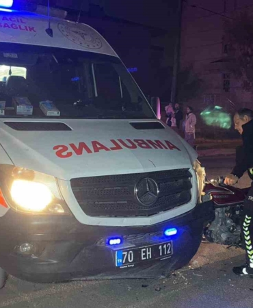 hastaneye-yarali-tasiyan-ambulans-motosikletle-carpisti-1-yarali-k3fVZ8bq.jpg