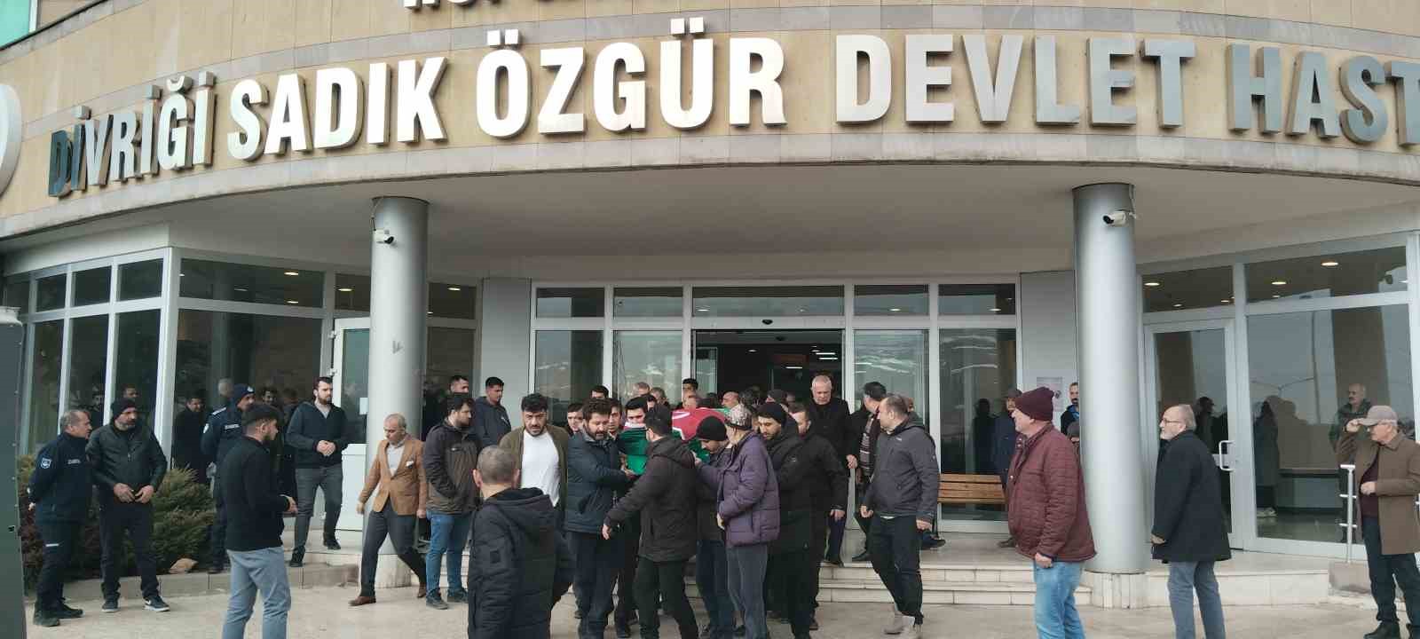 hastasini muayene ettigi sirada kalp krizi gecirdi hayatini kaybetti 1 Cg1cNzsl