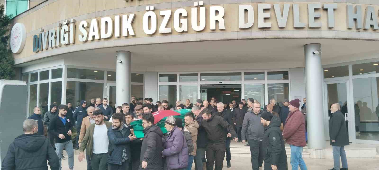 hastasini muayene ettigi sirada kalp krizi gecirdi hayatini kaybetti 2 sHkeFL2t