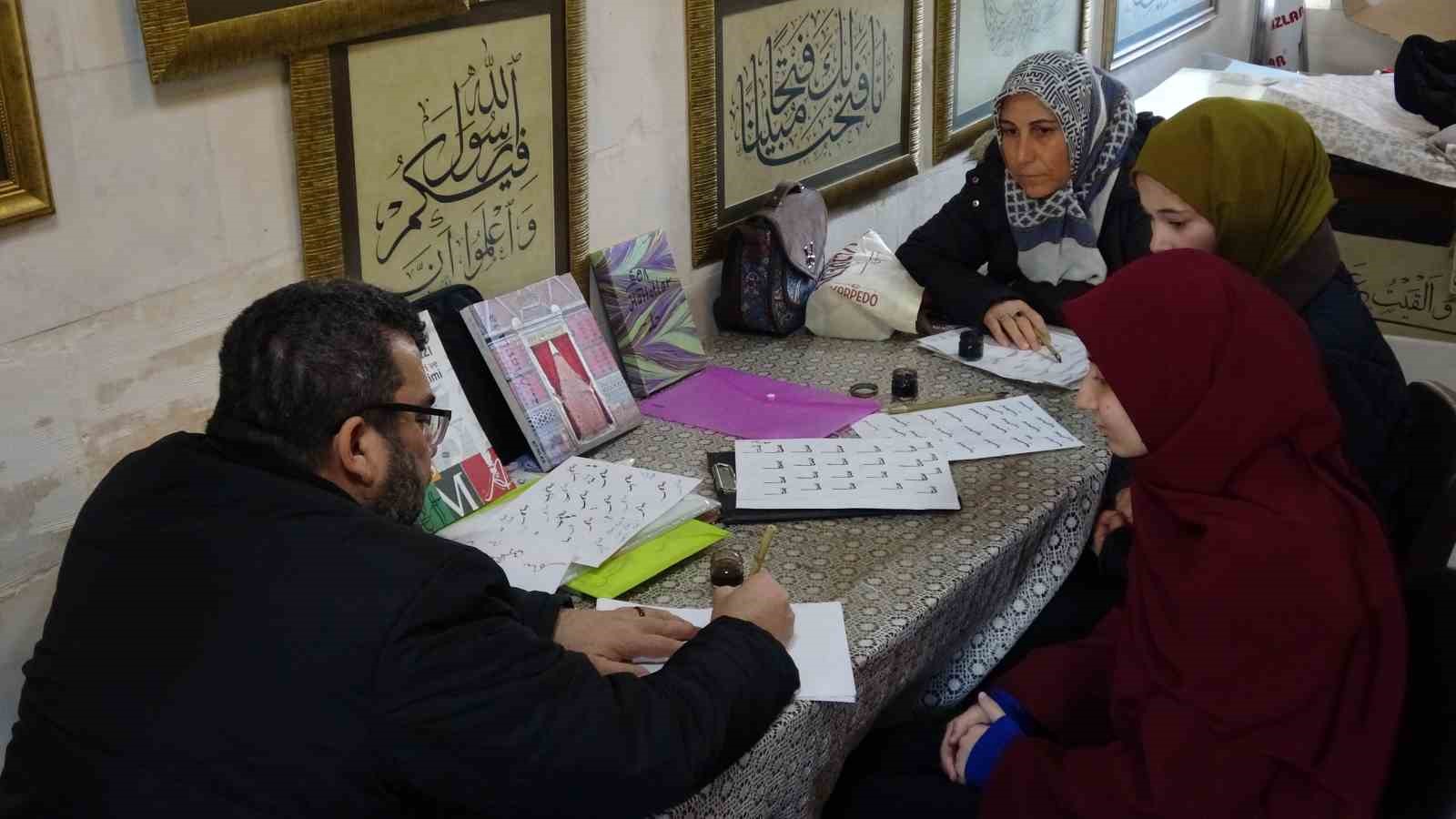 hat sanatcisi yeni ogrenciler yetistiriyor 4 EN2EkOWK