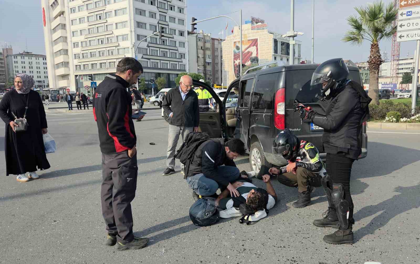 hatali donus kazaya yol acti 2 yarali 0 FX4s1DIR